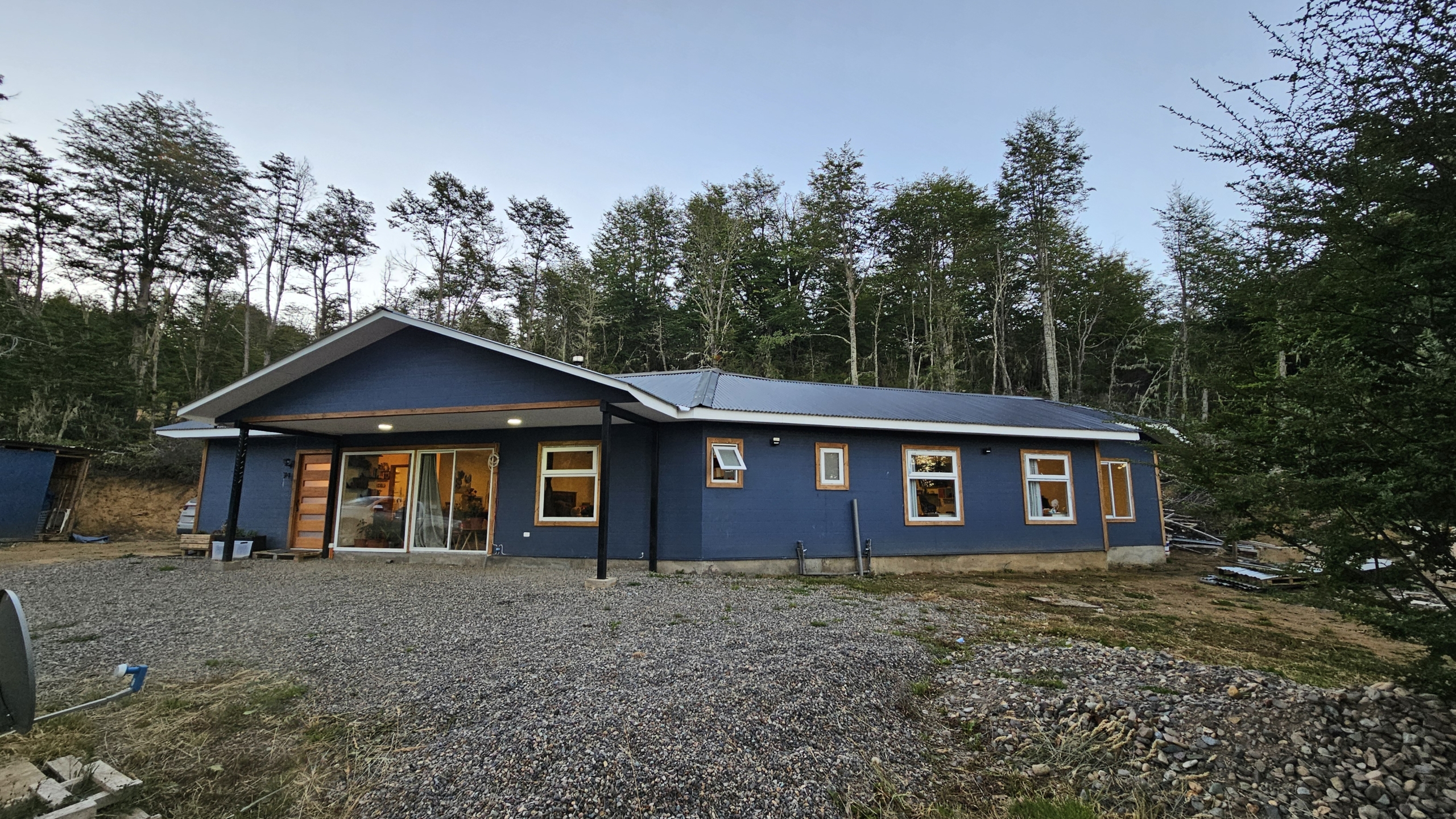 Parcela con casa nueva en Fundo Las Águilas – Camino Coyhaique Alto